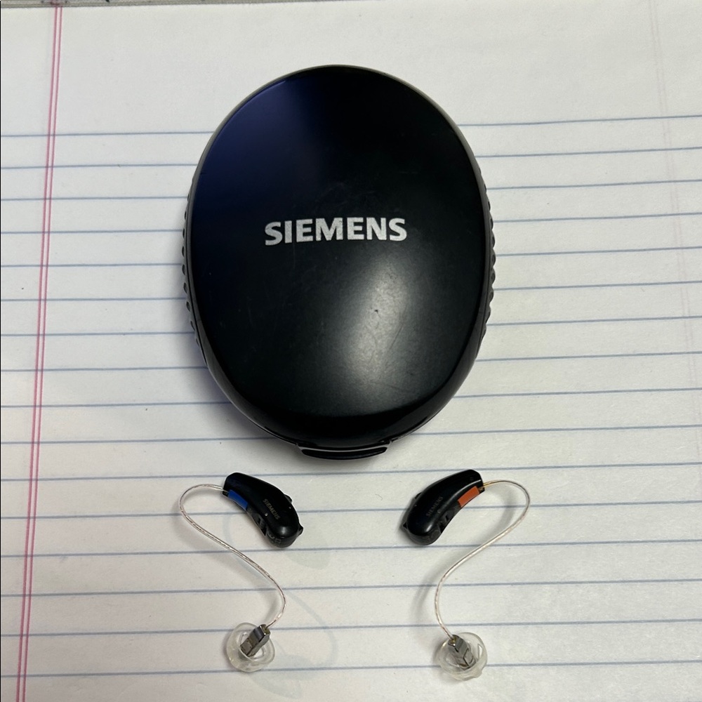 Siemens Hearing Aids with domes and batteries.